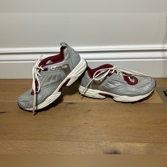 Women’s size 9 Reebok sneakers - Picture 1 of 8